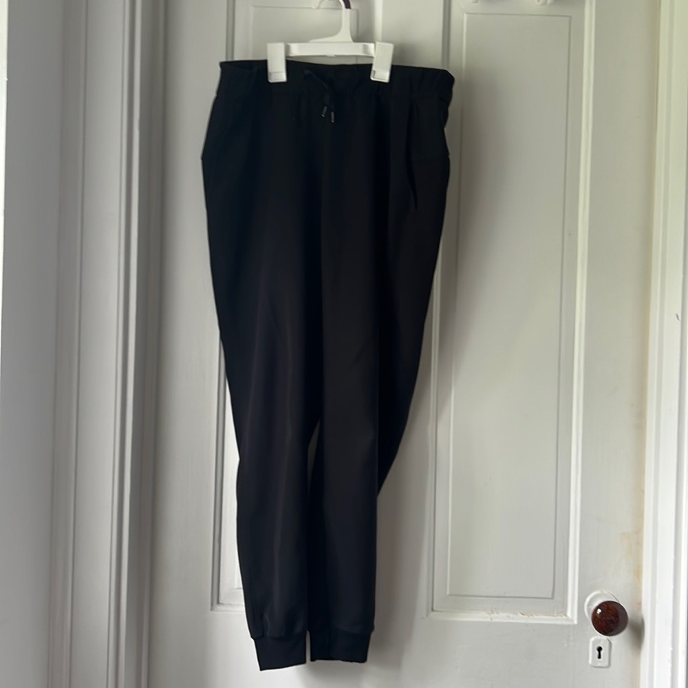 Lululemon On the Fly Jogger